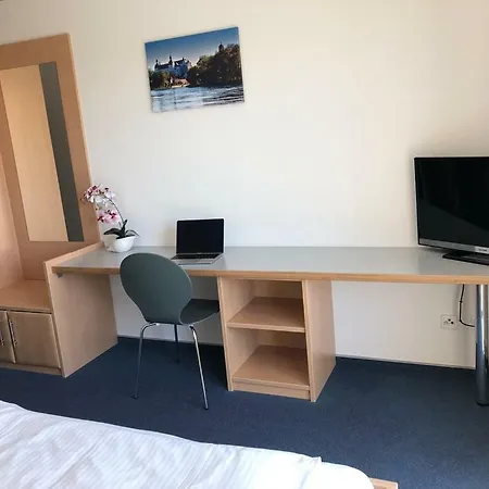 Hotel Neuburg *
